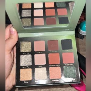 Violet Voss - Olive you Forever eye shadow palette - never used